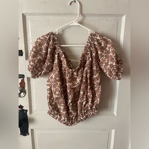 CUPCAKES AND CASHMERE off the shoulders cropped shirt